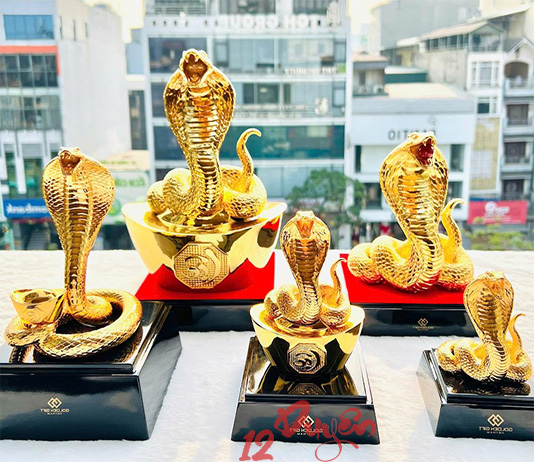 Tượng rắn phong thủy